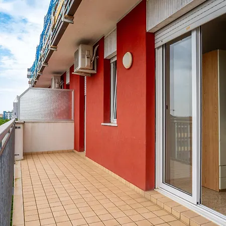 Spacious With Sea View - Beahost Appartamento
