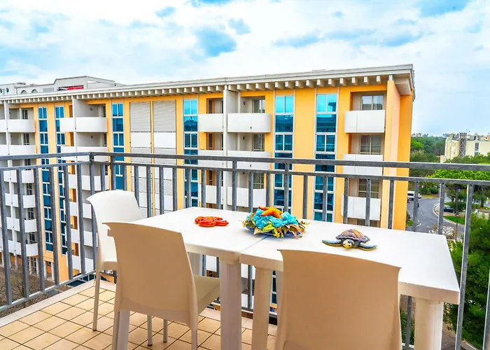 Spacious With Sea View - Beahost Appartamento *